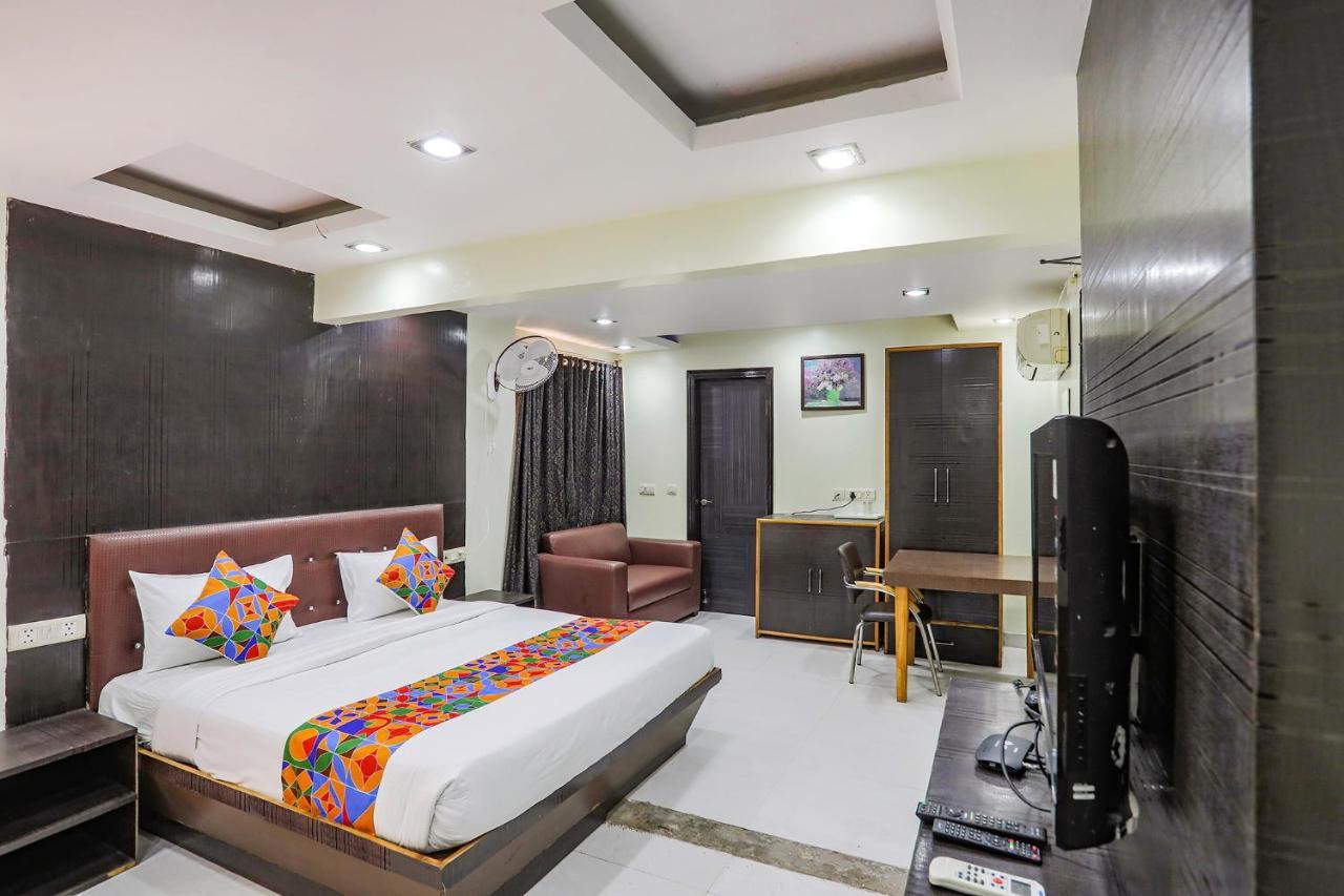Fabhotel Trio Continental Patel Nagar New Delhi Buitenkant foto
