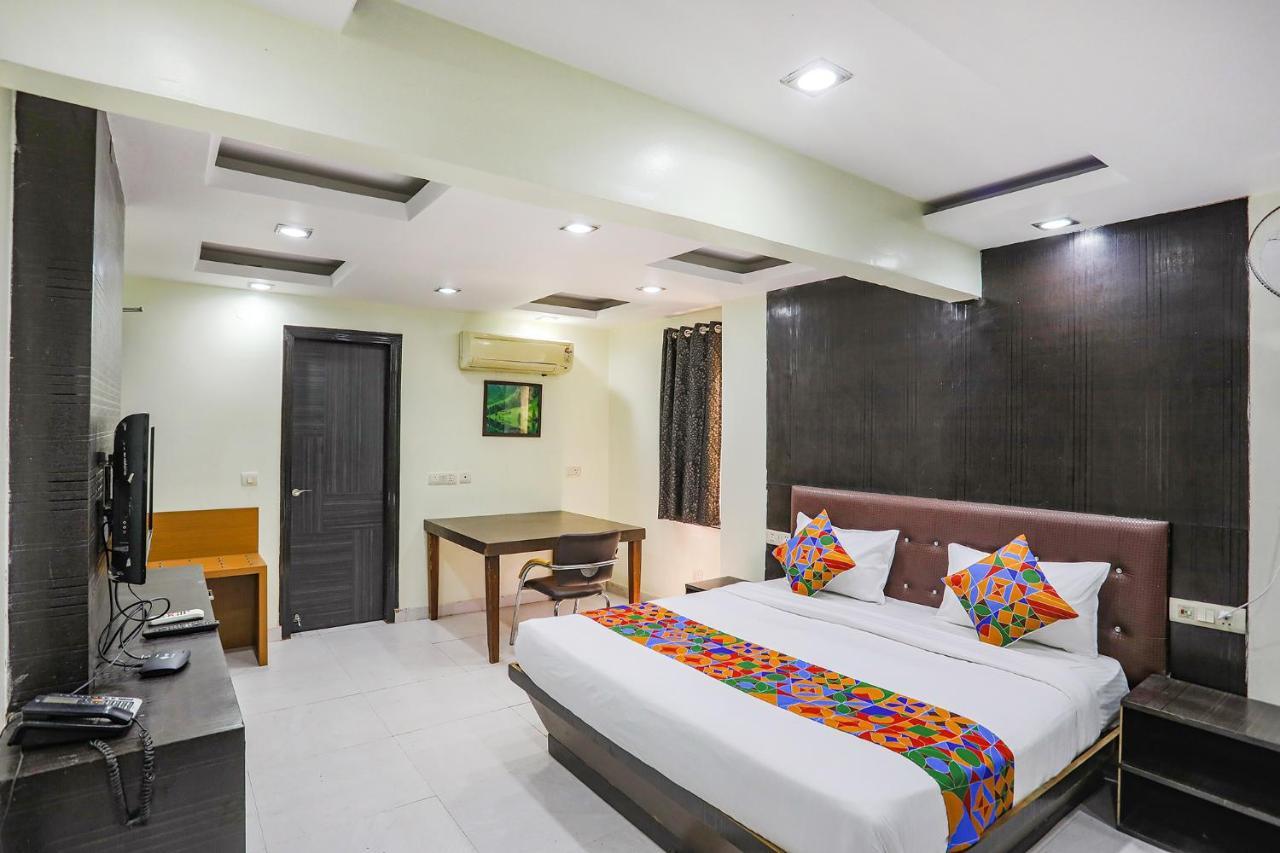 Fabhotel Trio Continental Patel Nagar New Delhi Buitenkant foto