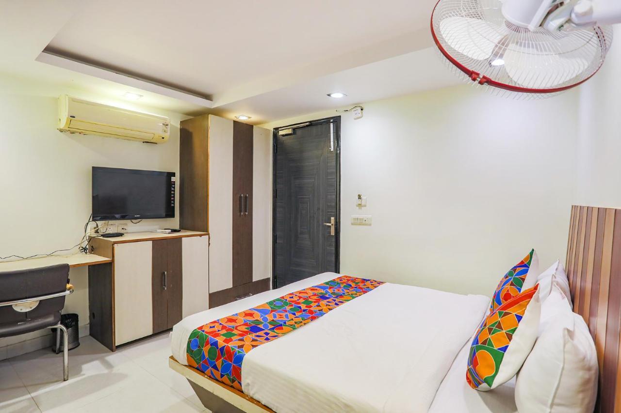 Fabhotel Trio Continental Patel Nagar New Delhi Buitenkant foto