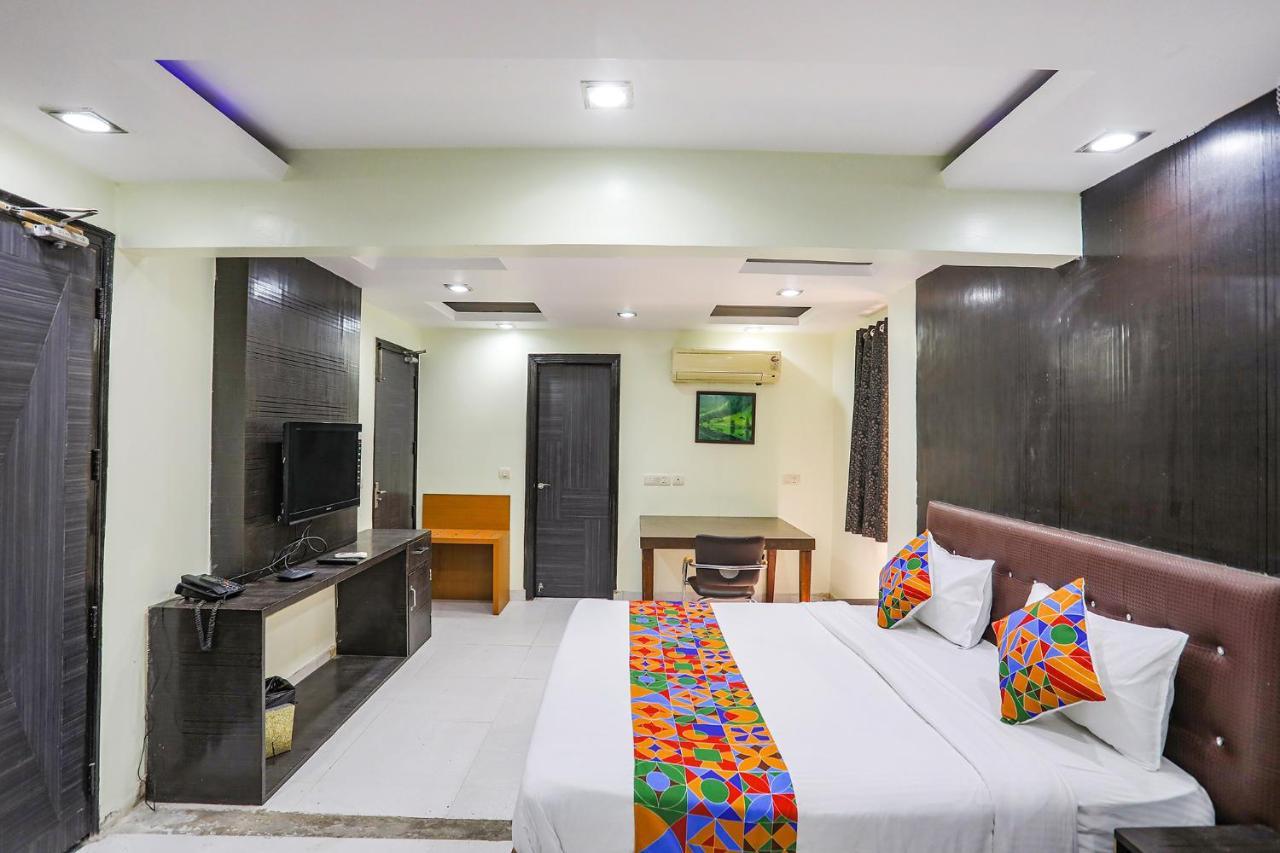 Fabhotel Trio Continental Patel Nagar New Delhi Buitenkant foto